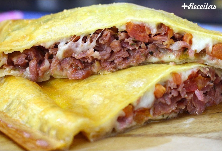 Pastelão de calabresa de forno recheado